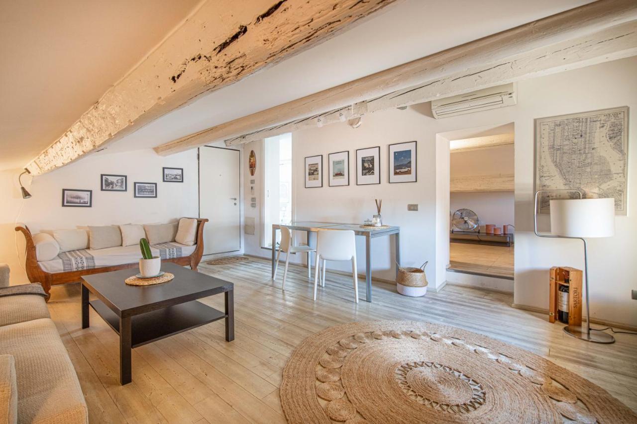 Stunning Floor Flat In The Heart Of