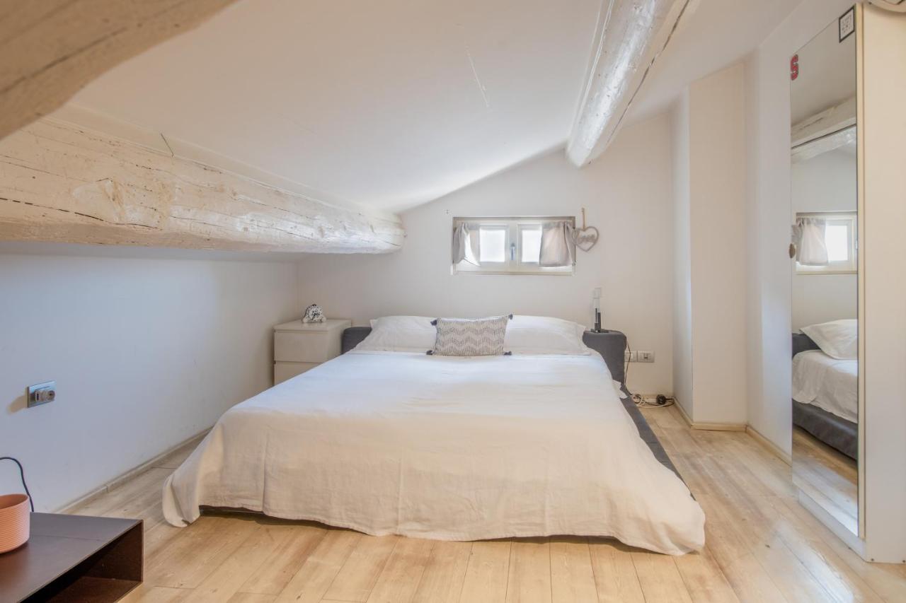 Stunning Floor Flat In The Heart Of